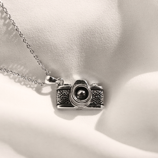 Focus In - 3D Camera Pendant
